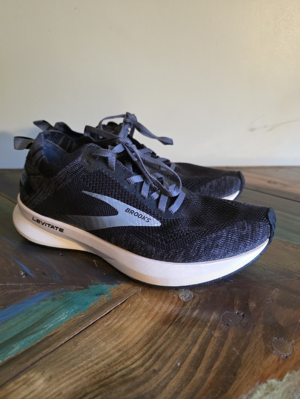 Brooks Levitate 4 Womens's Size 7.5